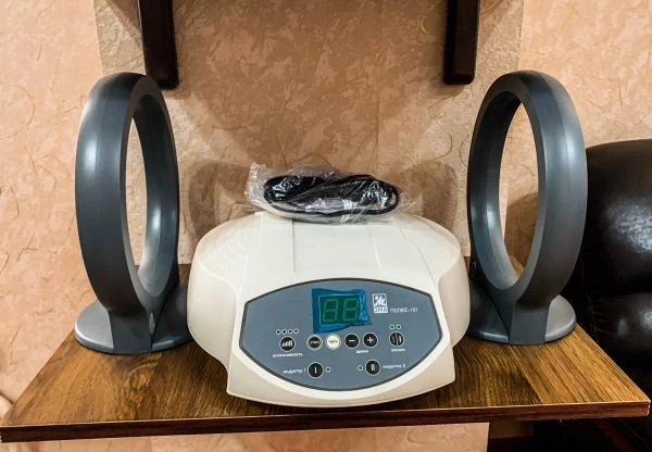 Apparat dlya nizkochastotnoy magnitoterapii perenosnoy