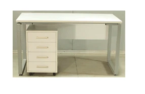 Стол рабочий на металлическом каркасе с тумбой