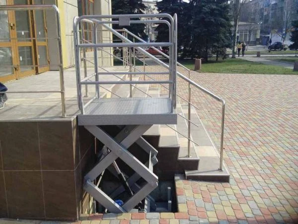 Инвалидный подъёмник ножничного типа СomDis-250 X