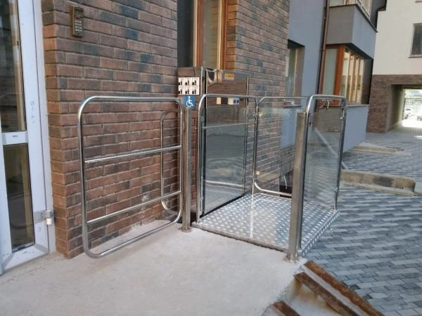 Вертикальный инвалидный подъёмник ComDis-250