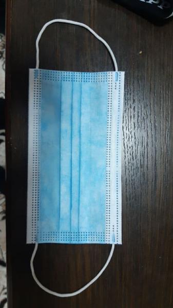 Maska medisinskaya odnorazovaya Kombinezon Xalat Prostinya Maska N95 Perchatki Ochki