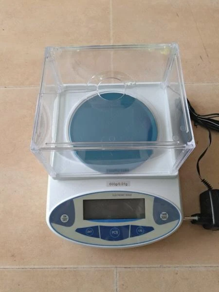 Laboratornie vesi Electronic scale tochnost 0,01/ 600gr