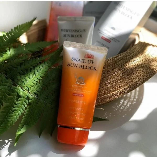 Quyoshdan himoyalovchi oqartiruvchi krem Jigott Whitening UV Sun Block SPF 50