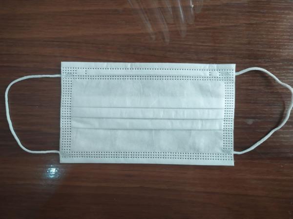 Maska medisinskaya odnorazovaya Kombinezon Xalat Prostinya Maska N95 Perchatki Ochki