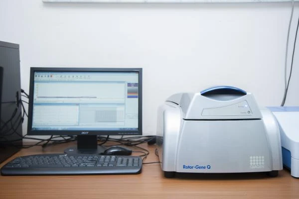 PCR kuchaytirgichi Rotor-Gene Q 6 plex