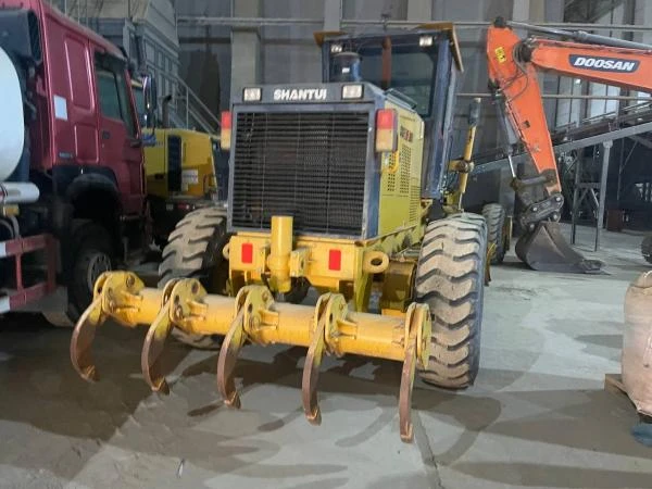 Автогрейдер SHANTUI