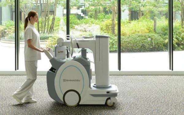 Mobilniy rentgenovskiy apparat Shimadzu MobileDArt Evolution (Yaponiya)