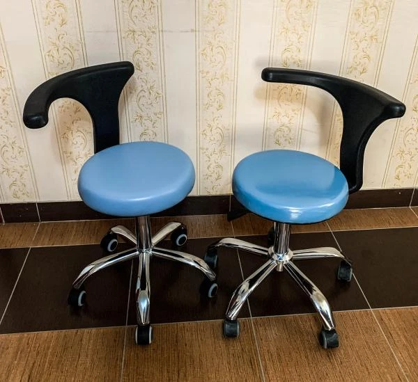 Stulchik medisinskiy so spinkoy