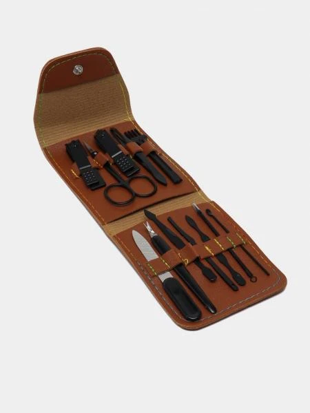 Набор для маникюра и педикюра, 12 предметов в футляре.