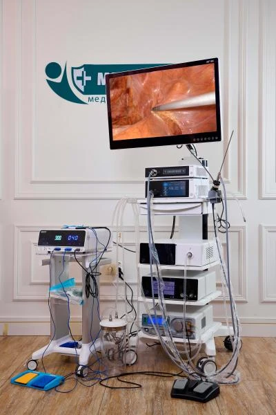 Endovideoxirurgicheskaya stoyka na osnove 3-chipovoy FullHD kameri