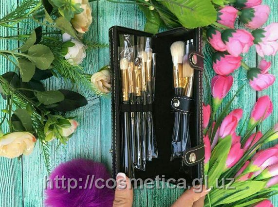 Kisti dlya makiyaja MAC v tubuse