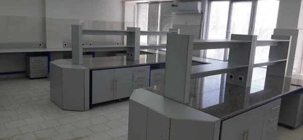 Moyka laboratornaya s tumboy