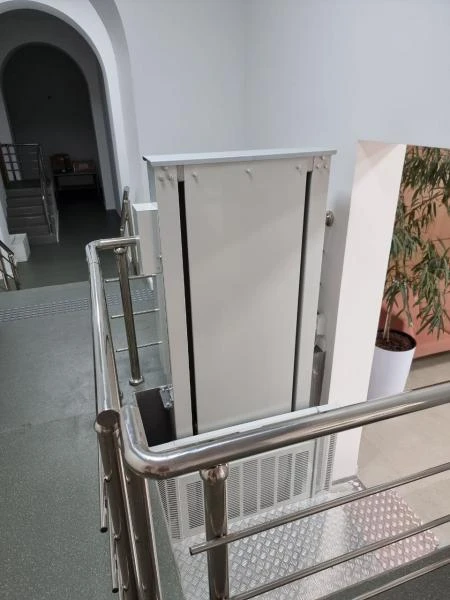 Вертикальный инвалидный подъёмник ComDis-250