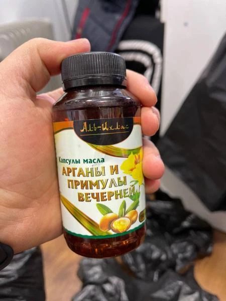 Argan yog'i va kechki primrose kapsulalari