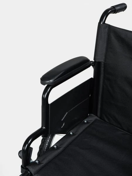 Инвалидная коляска с твердыми колесами