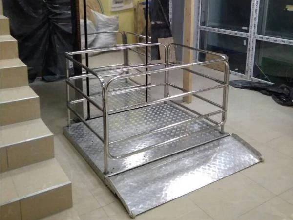 Вертикальный инвалидный подъёмник ComDis-250