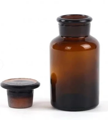 Sklyanka dlya reaktivov 60 ml, shirokoe gorlo, pritertaya probka, temnoe steklo