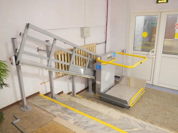 Naklonniy (lestnichniy) invalidniy podyomnik ComDis-250 I