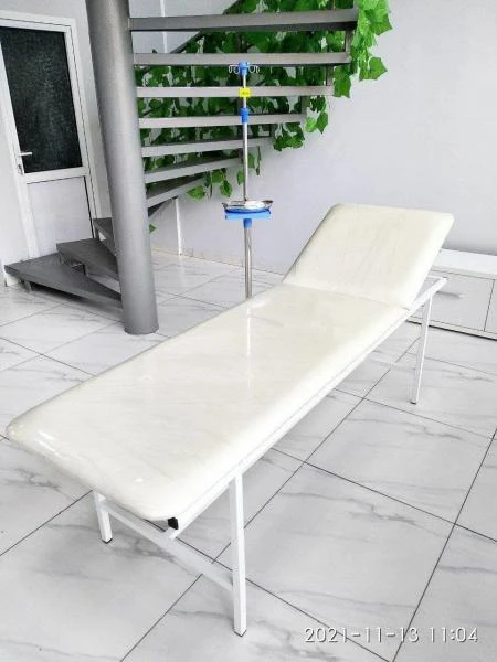 Prosedurnaya kushetka dlya kliniki ili med ucherejdenii