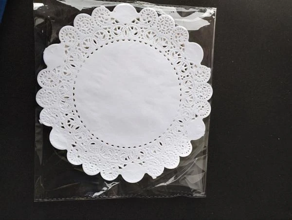 Ажурная бумажная салфетка
