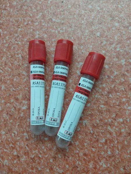 Vakuumnie probirki krasnaya s aktivatorom svertivaniya 13x75 4 ml