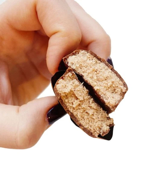 Proteinoviy batonchik Funduchnoe praline v shokolade Bombbar, 40g