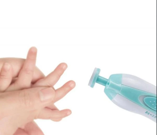 Detskiy elektricheskiy nabor dlya uxoda za nogtyami s 6 nasadkami