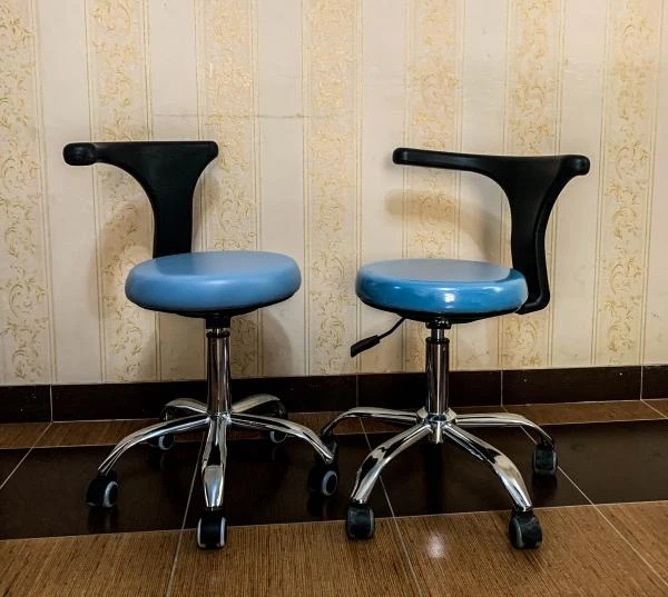 Stulchik medisinskiy so spinkoy