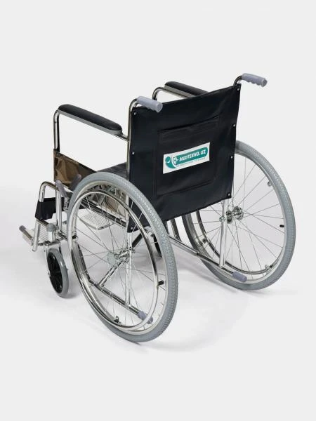 Invalidnaya kolyaska s ruchnim privodom model s naduvnimi kolesami