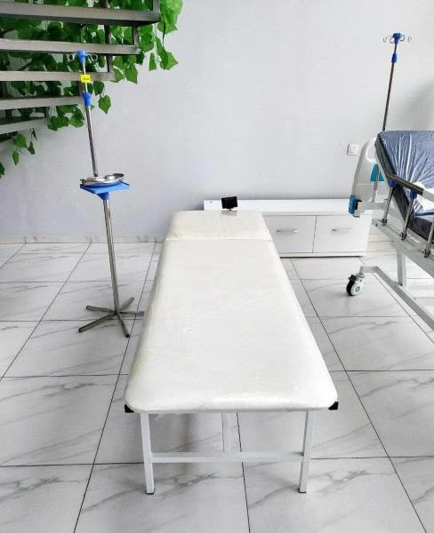 Prosedurnaya kushetka dlya kliniki ili med ucherejdenii