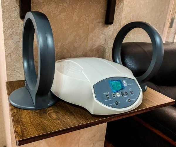 Apparat dlya nizkochastotnoy magnitoterapii perenosnoy