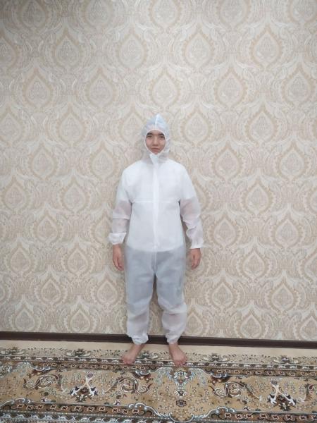 Maska medisinskaya odnorazovaya Kombinezon Xalat Prostinya Maska N95 Perchatki Ochki