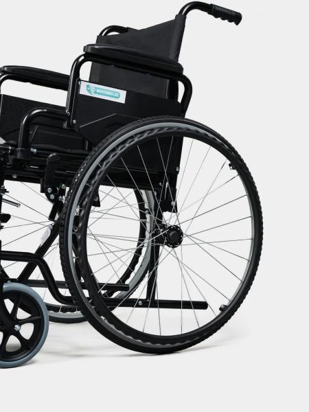 Инвалидная коляска с твердыми колесами