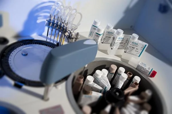 Avtomaticheskiy bioximicheskiy analizator Erba XL-200