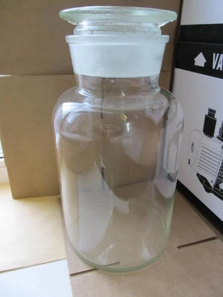 Sklyanka dlya reaktivov iz svetlogo stekla, 1000 ml