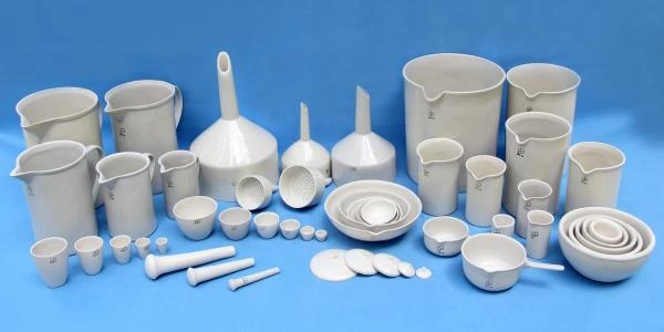 Laboratornaya posuda v assortimente