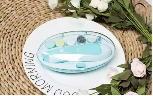 Detskiy elektricheskiy nabor dlya uxoda za nogtyami s 6 nasadkami