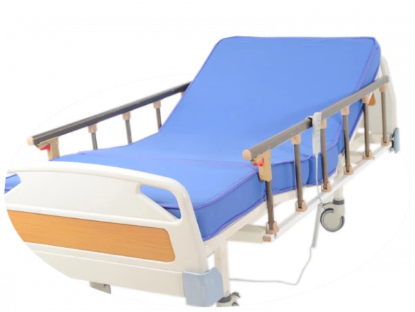 Bolnichnaya medisinskaya krovat s privodami