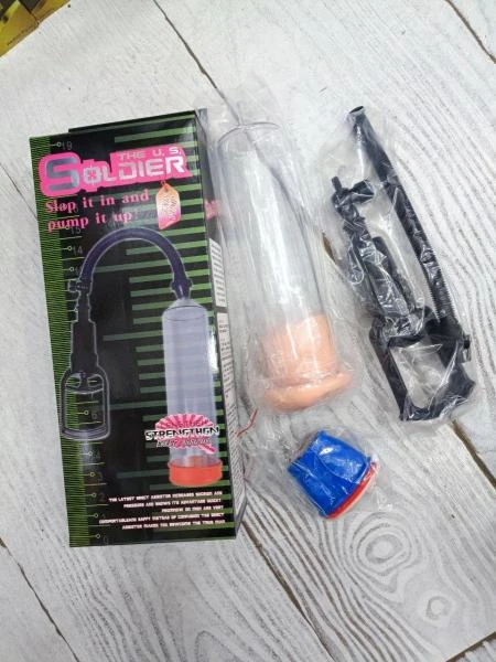 The US Soldier erkaklar olatni kattalashtirish uchun vakuumli nasos