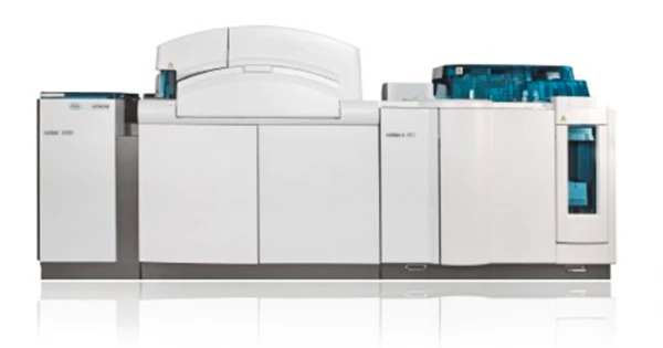 Avtomaticheskiy kompaktniy analizator cobas® 6000