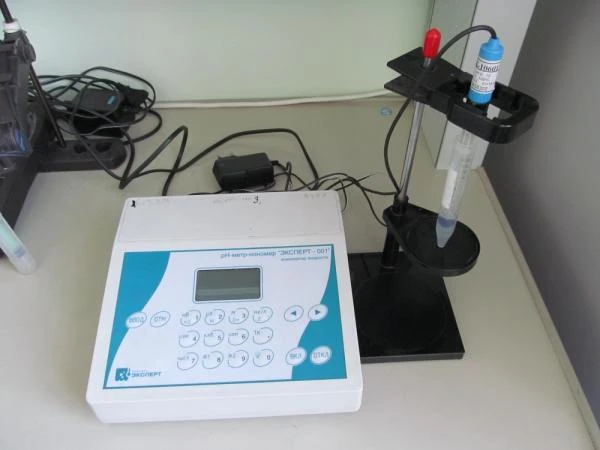 Analizator jidkosti «Ekspert-001» perenosnoy