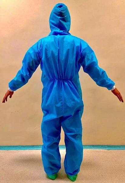 Комбинезон одноразовый из нетканого материала