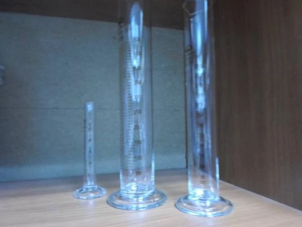 Silindr 1-1000-2 s nosikom s podstavkoy