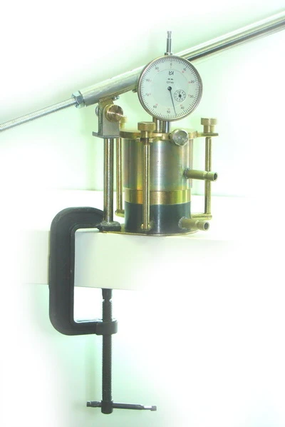 Kompressionniy pribor KP-9 iz komplekta polevoy laboratorii PLL-9