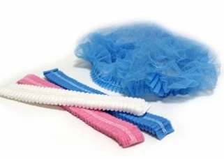 Shapochka iz spanbonda (Sharlotka)