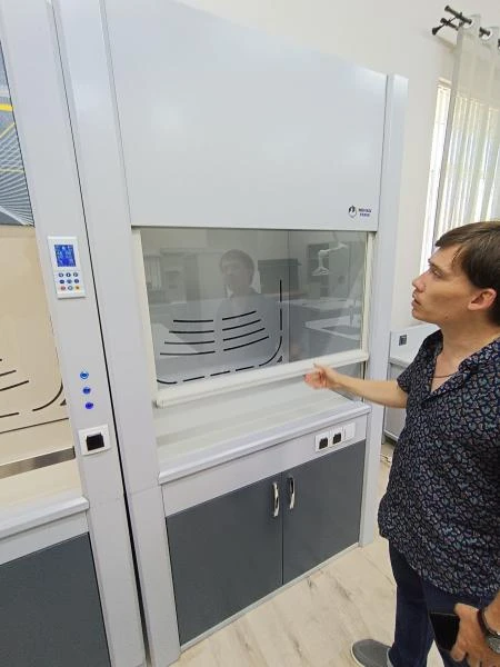 Лабораторная вытяжка