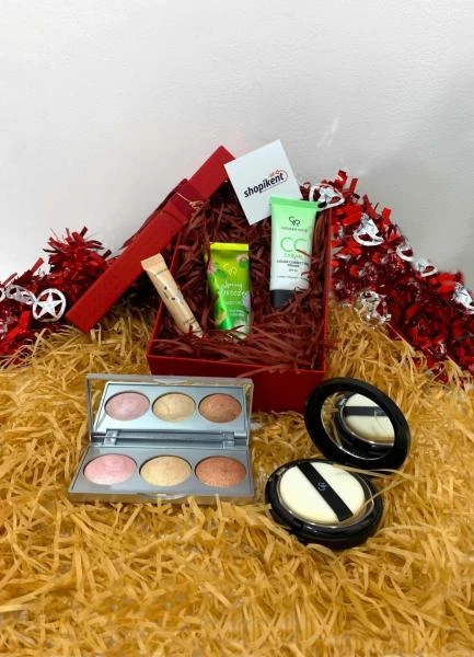 Sovg'a to'plami - yuz yoritgichi, ko'z soyasi uchun astar, qo'l kremi, bb krem primeri, kukun, sovg'a qutisi n0221 SHK G