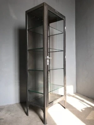 Shkaf iz nerjaveyki so steklom ITM -195