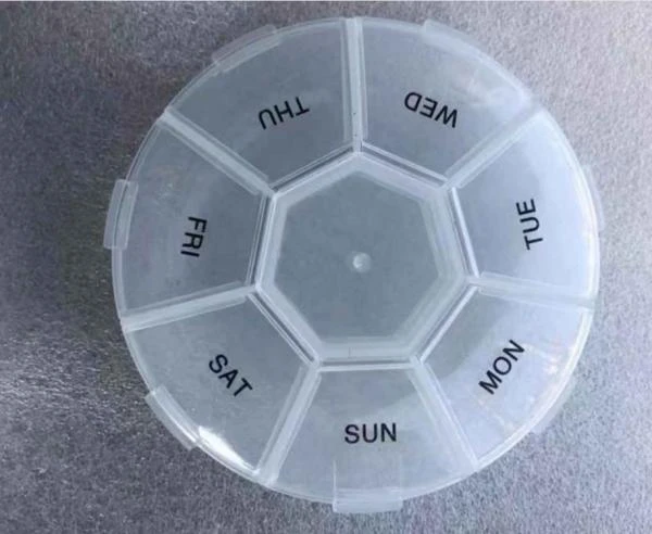 Ovalniy prozrachniy organayzer na 7 dney