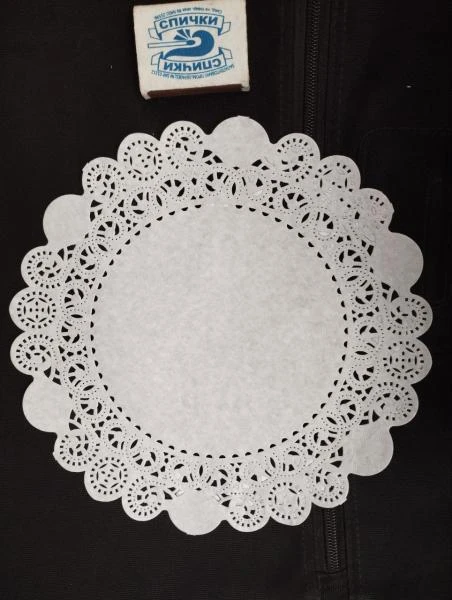 Ажурная бумажная салфетка